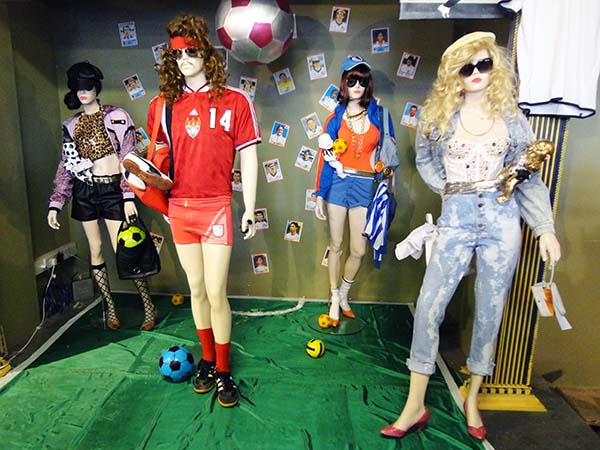 FootballersWives 14