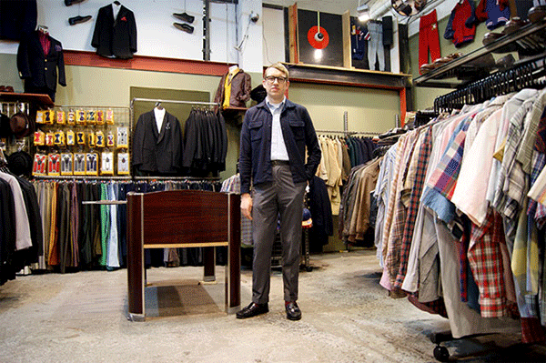 Oliver, Sales Assistant